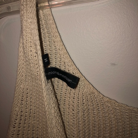 Moon & Madison Tan Crotchet Crop - Picture 3 of 4